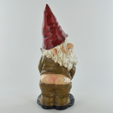 Gnome- Having A Widdle