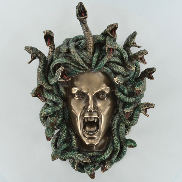 Medusa Guardian Wall Plaque Snakes Fangs Scream Fierce Decor