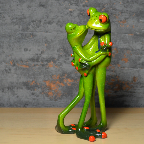 Comical Frogs - Couple Kissing